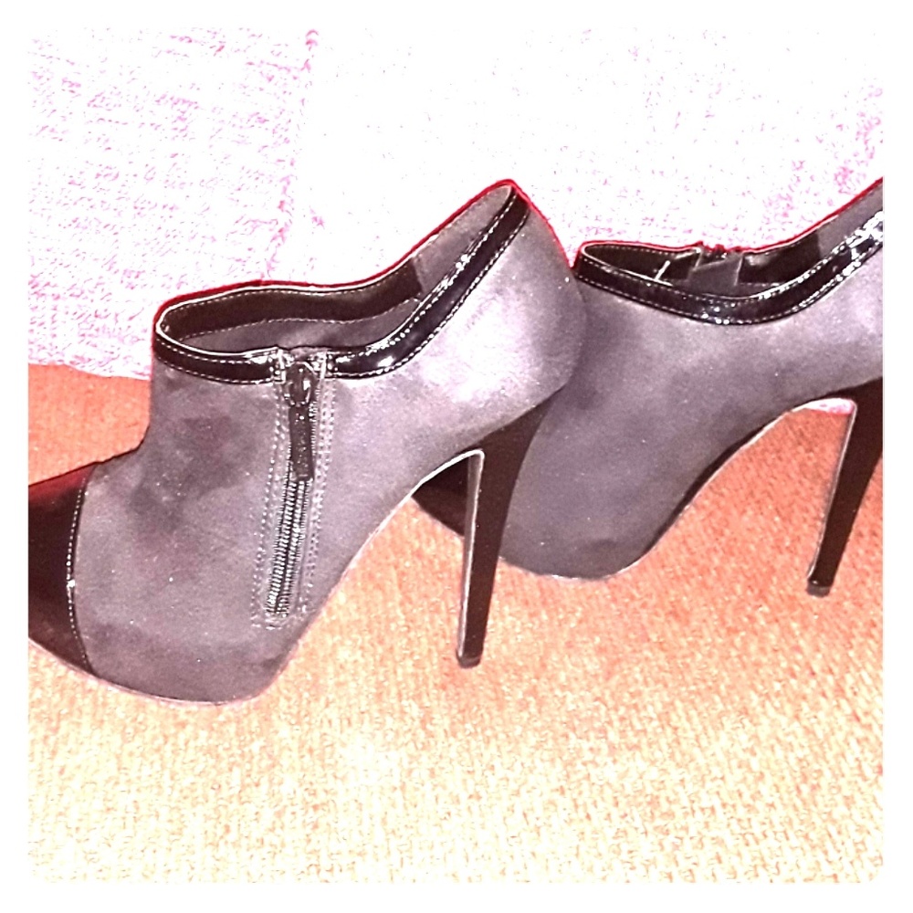 Kim Kardashian black shoes